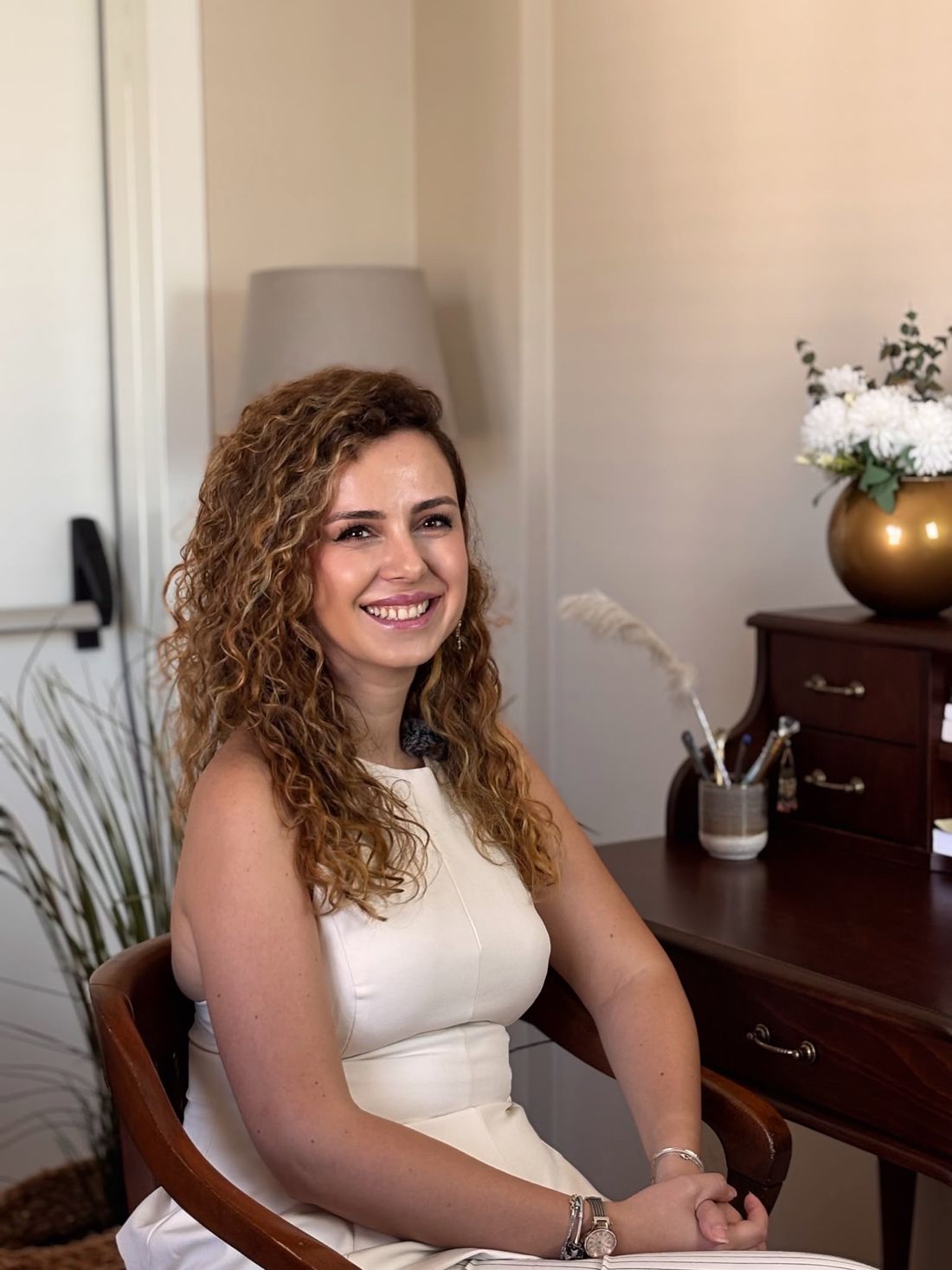 Klinik Psikolog Saime Serpil Özgül danışmanlık odasında